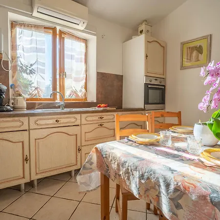 Holiday home Magali - Hye550 By Interhome